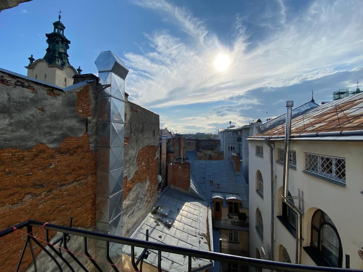 Grand Apartments On Rynok Square Lviv Exterior foto